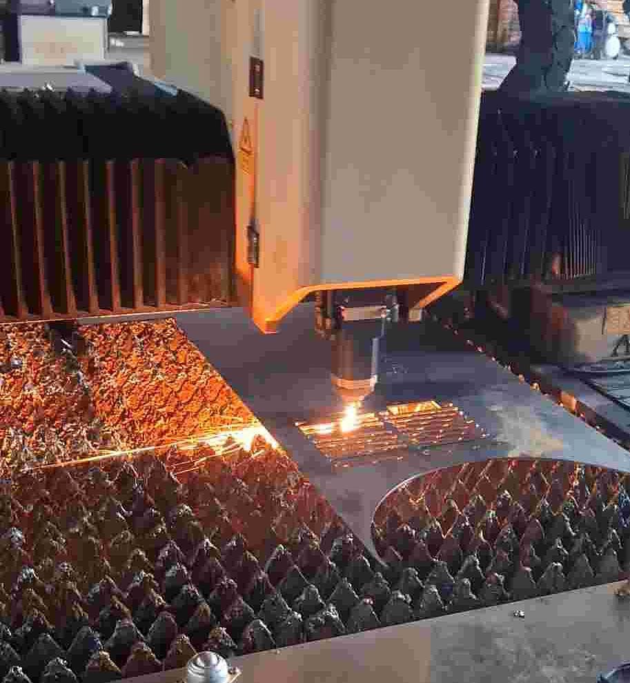 The fibre laser cutting steel plate at IK Plus