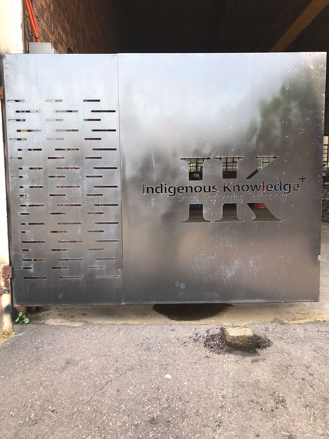 Perforated steel panel produced on the fibre laser