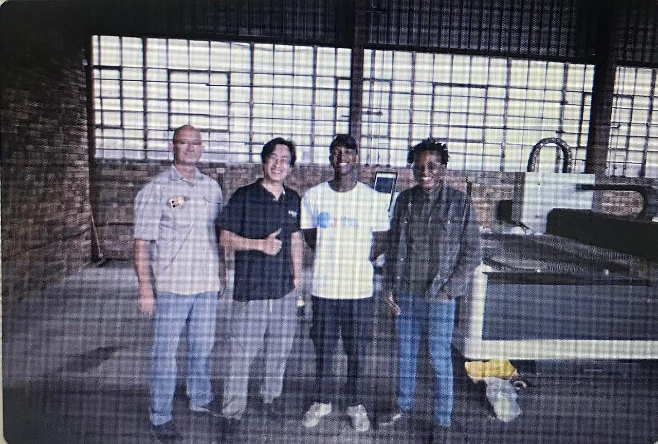 The IK Plus team at the laser machine